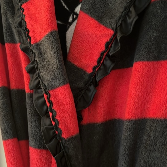 Minnie Mouse Fuzzy Robe - Picture 4 of 9